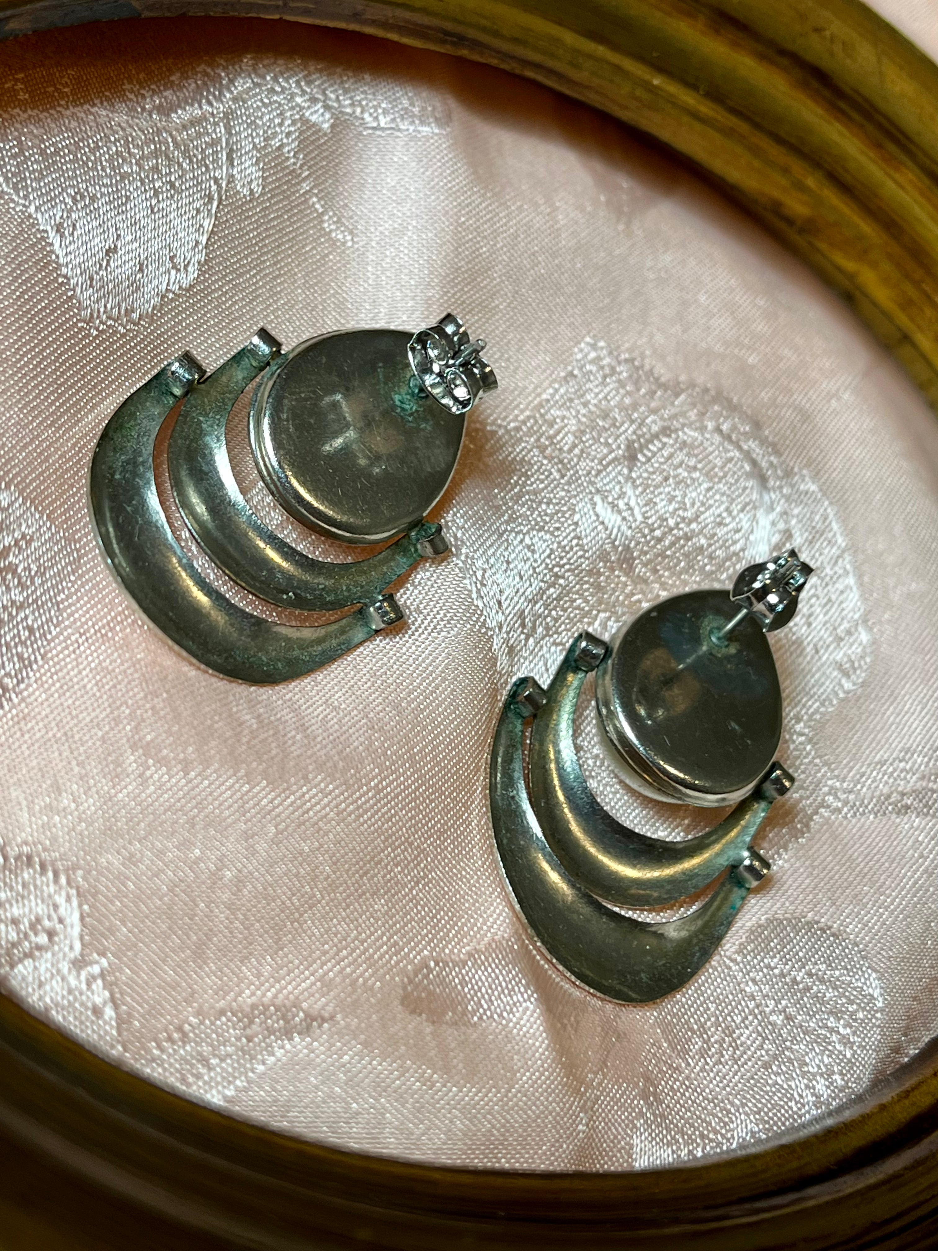 Orecchini argentati con perla