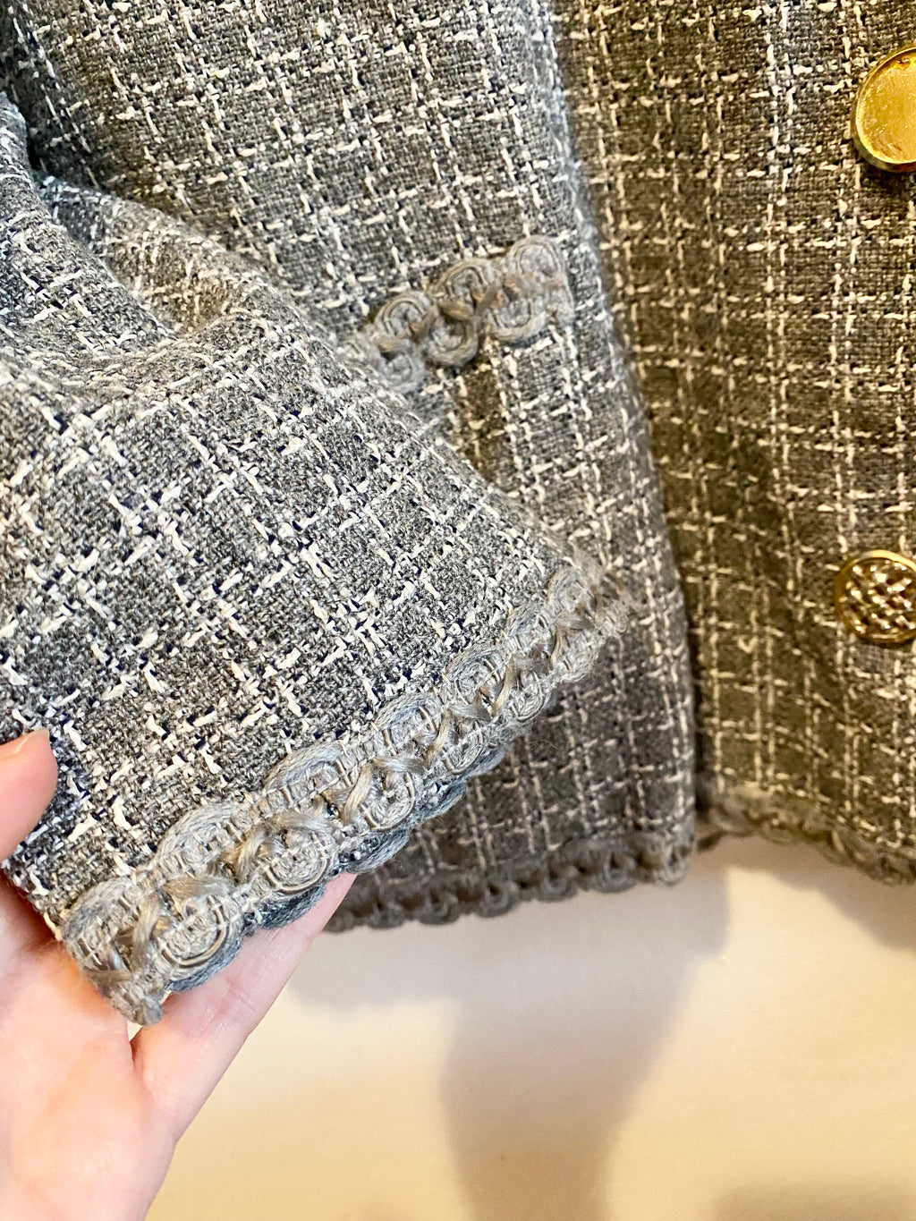 Refined collarless Vichy blazer