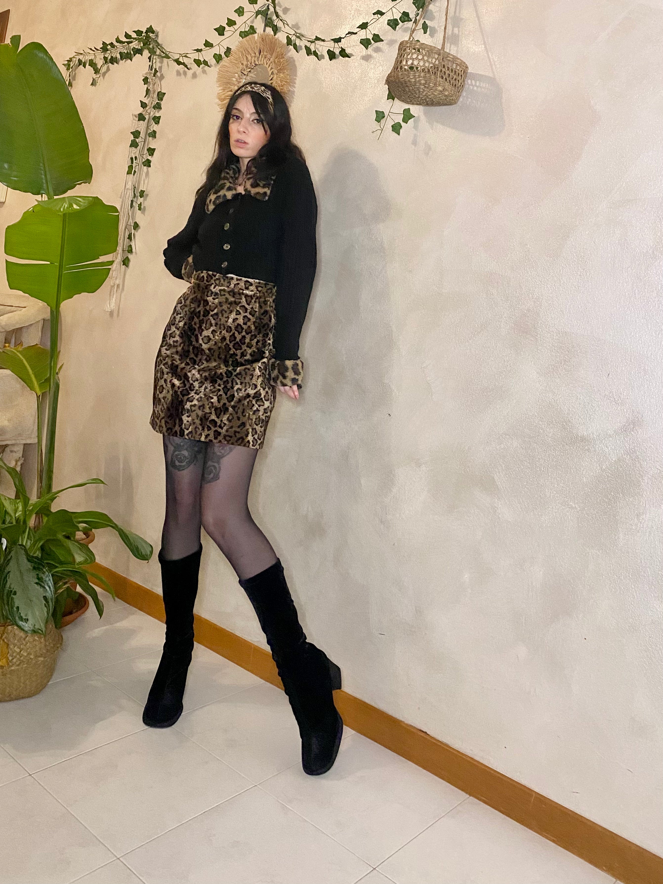 Minigonna leopardata a pelo corto