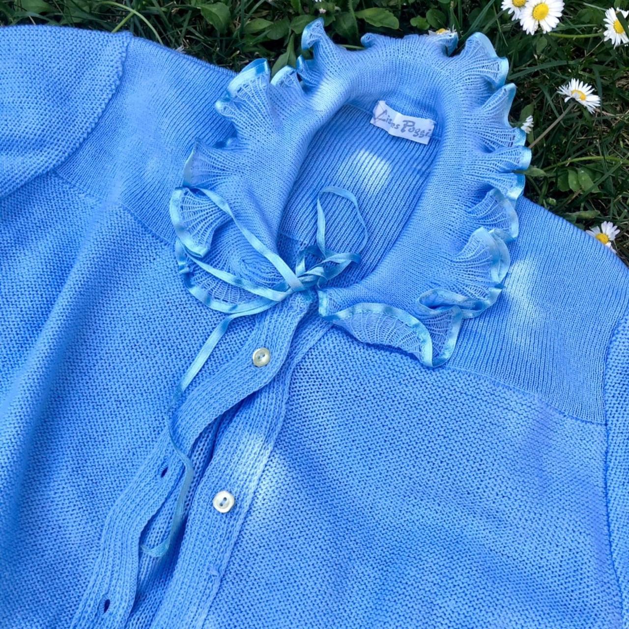 Cardigan pastello con colletto e polsini arricciati