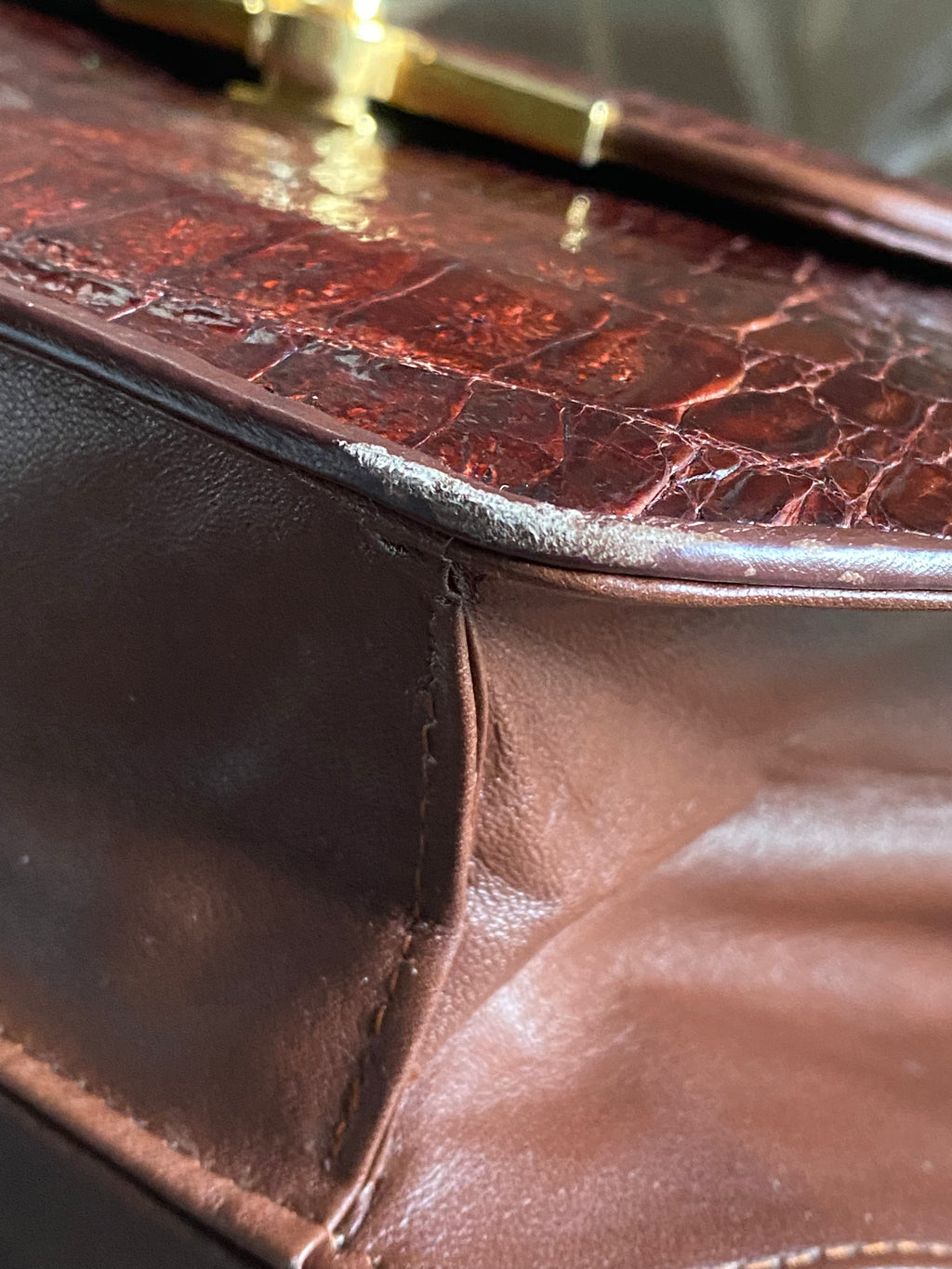 Pochette en crocodile losange