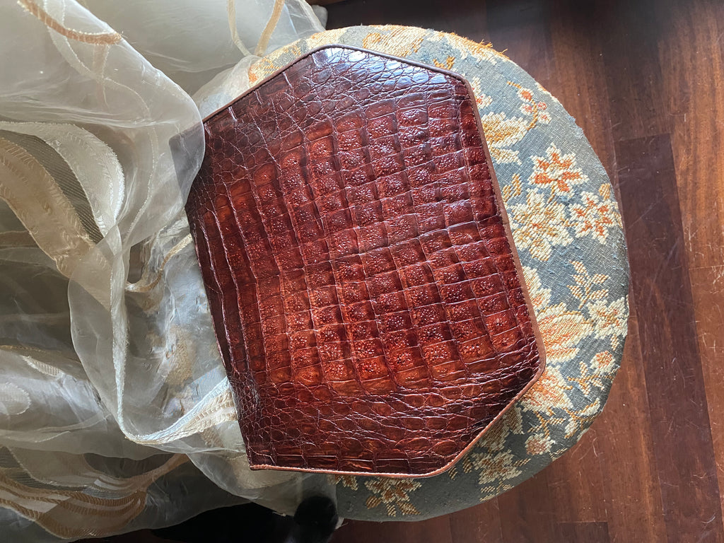 Pochette en crocodile losange