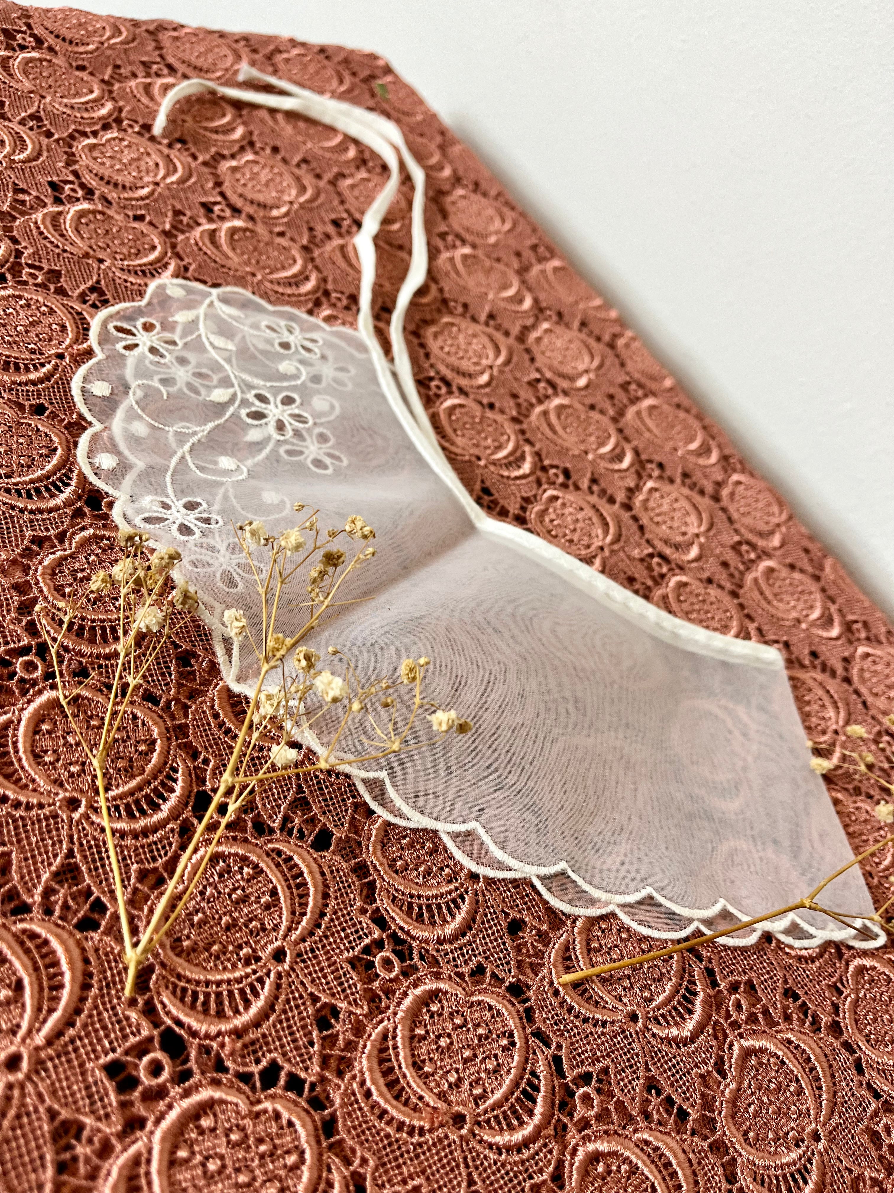 Colletto in organza Puritan ricamato