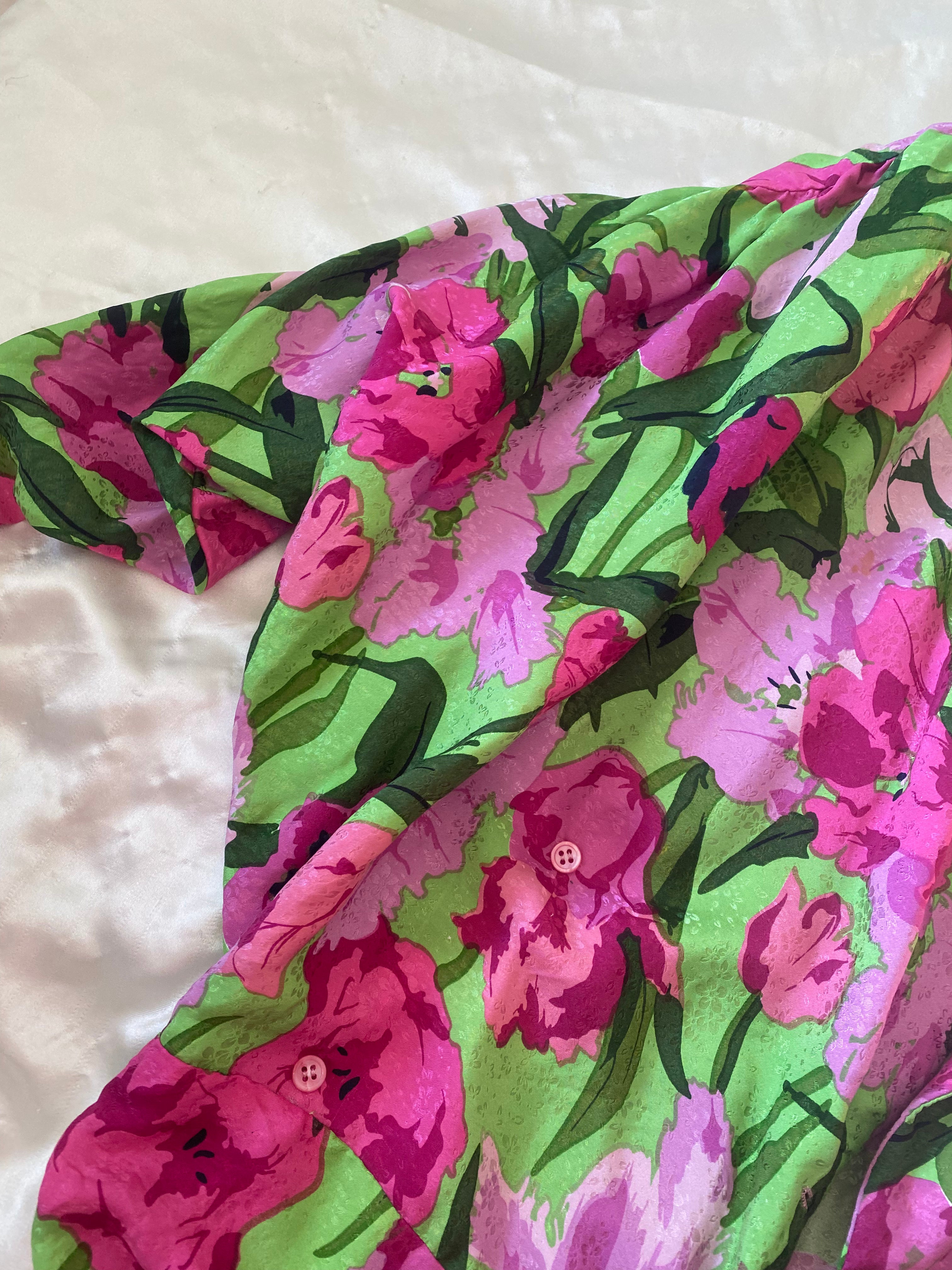 Blusa floreale in seta con colletto a punta di lancia