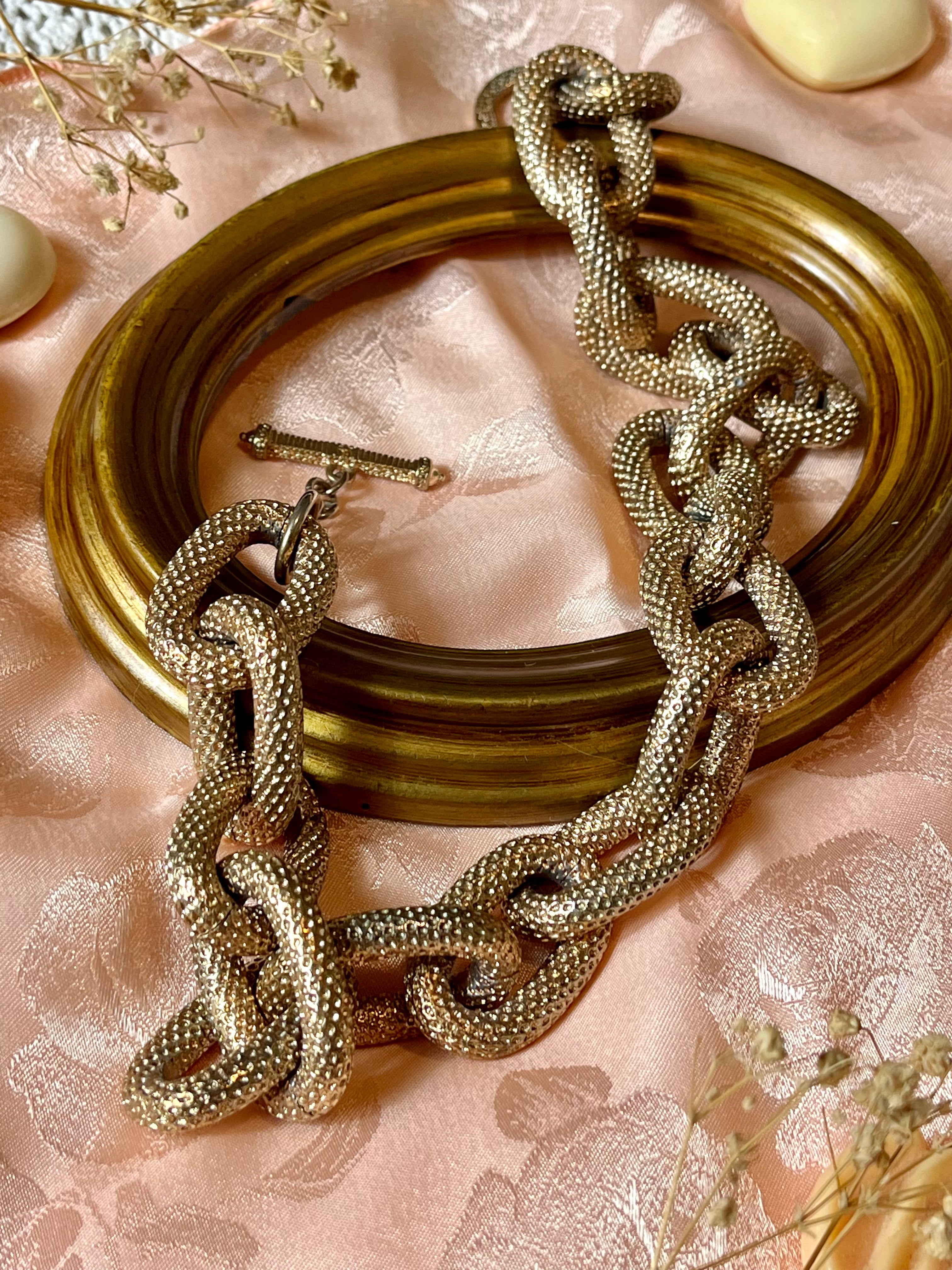 Collana dorata girocollo