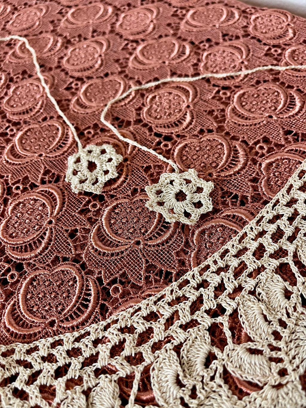 Colletto Chiacchierino in pizzo beige fatto a mano
