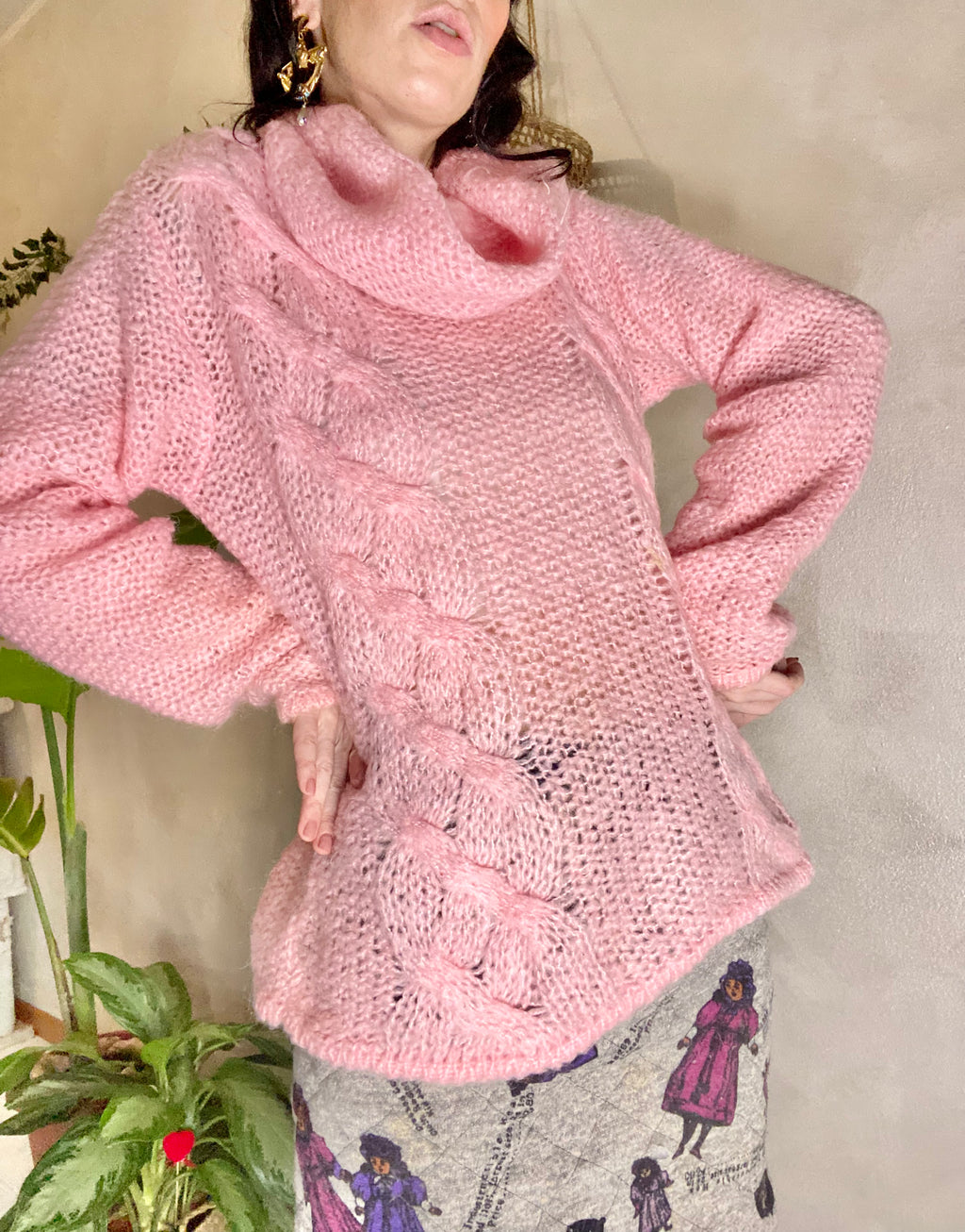 Pull col roulé en crochet rose