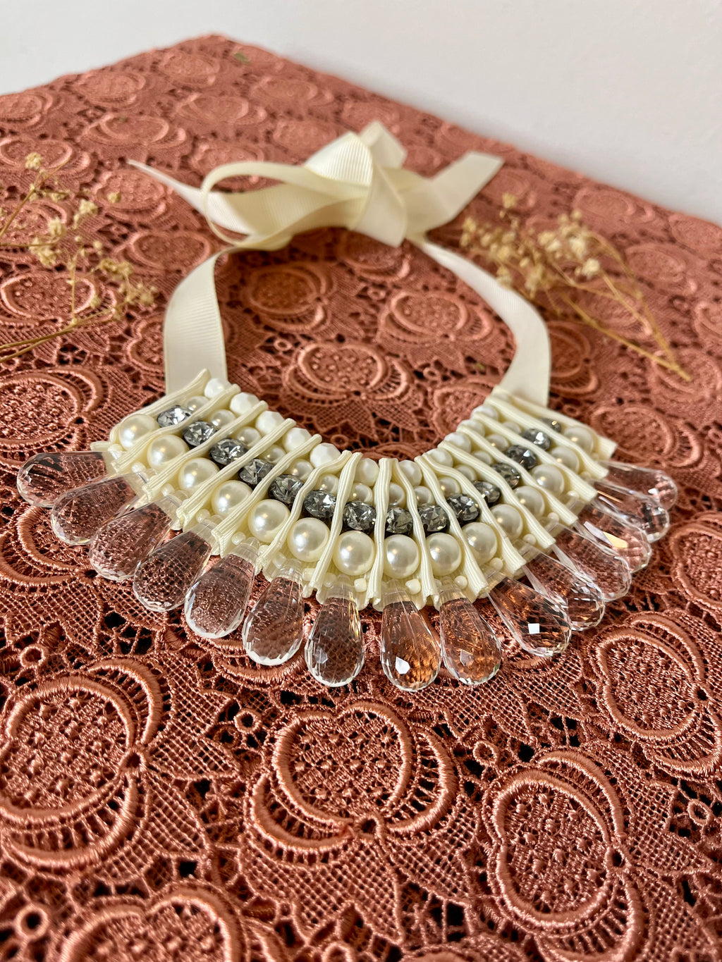 Colletto girocollo a collana in perle