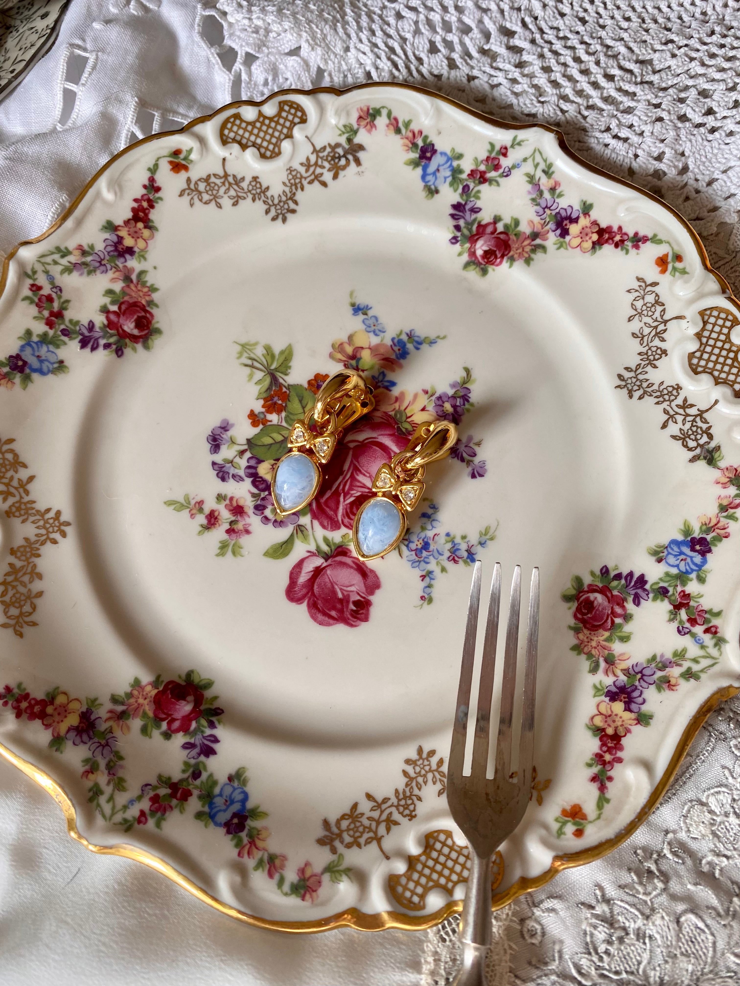 Boucles d'oreilles nœud et pendantes en opalite