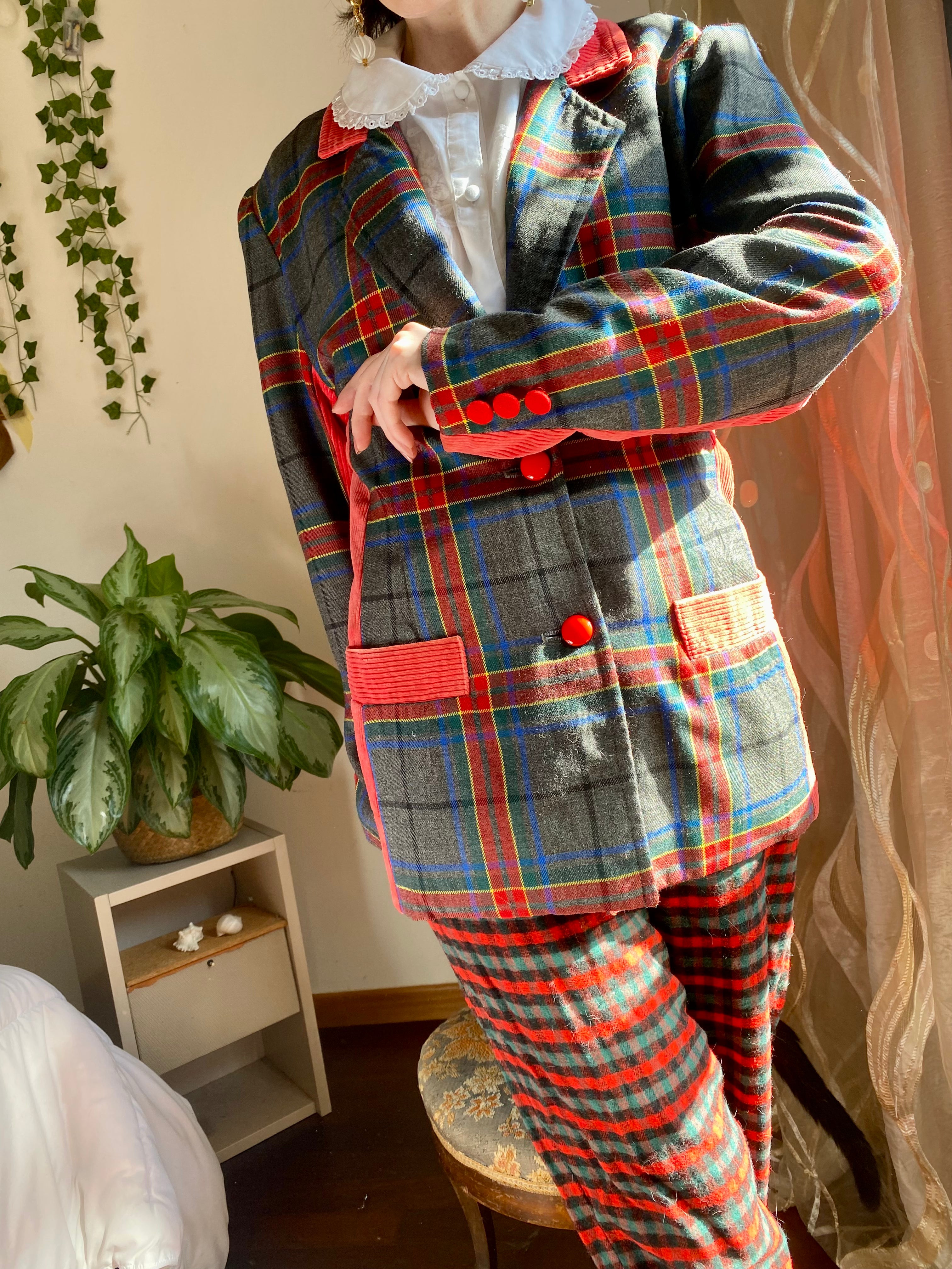 Blazer tartan monopetto con colletto e dettagli in velluto a coste