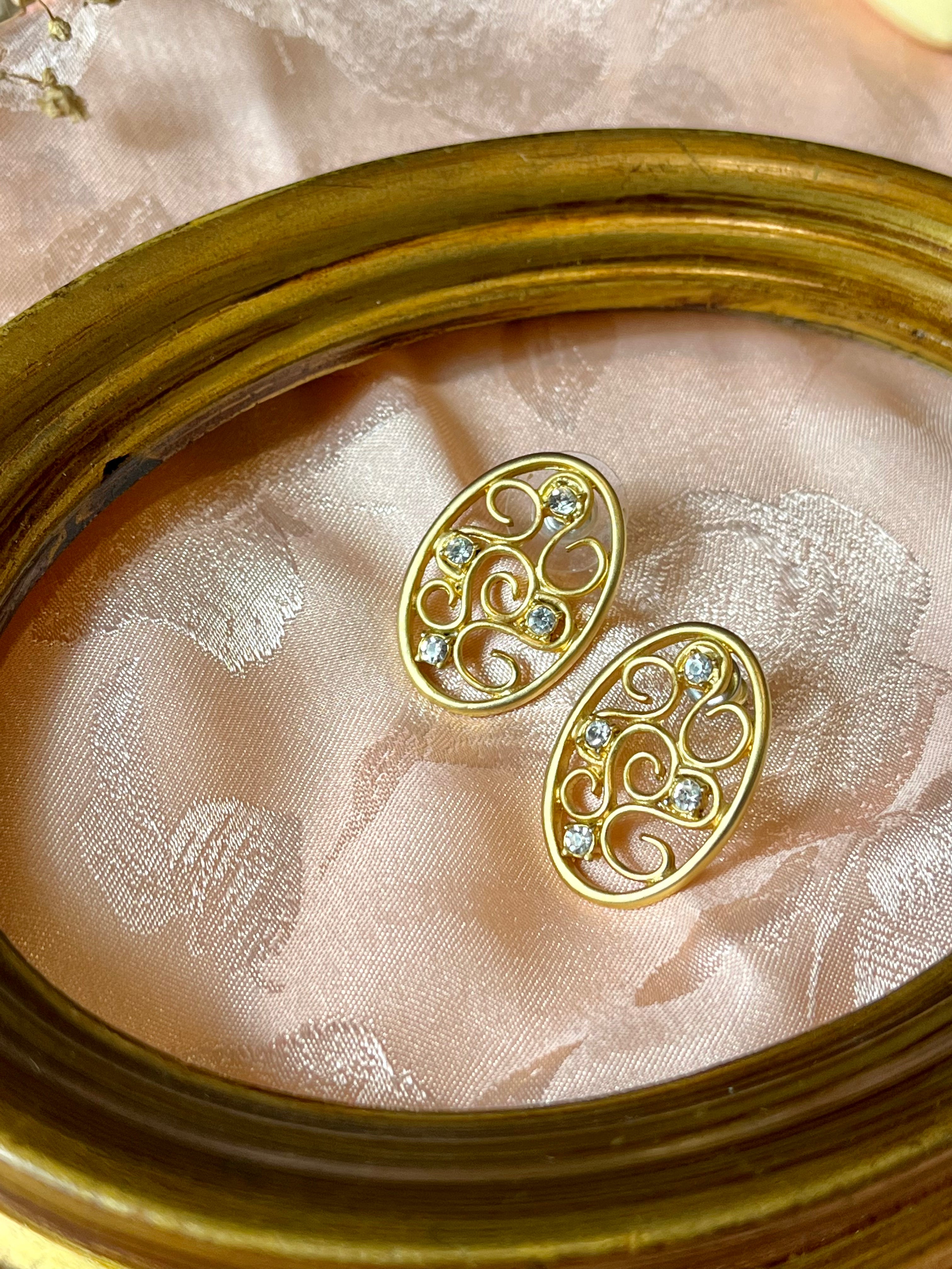 Orecchini dorati ovali