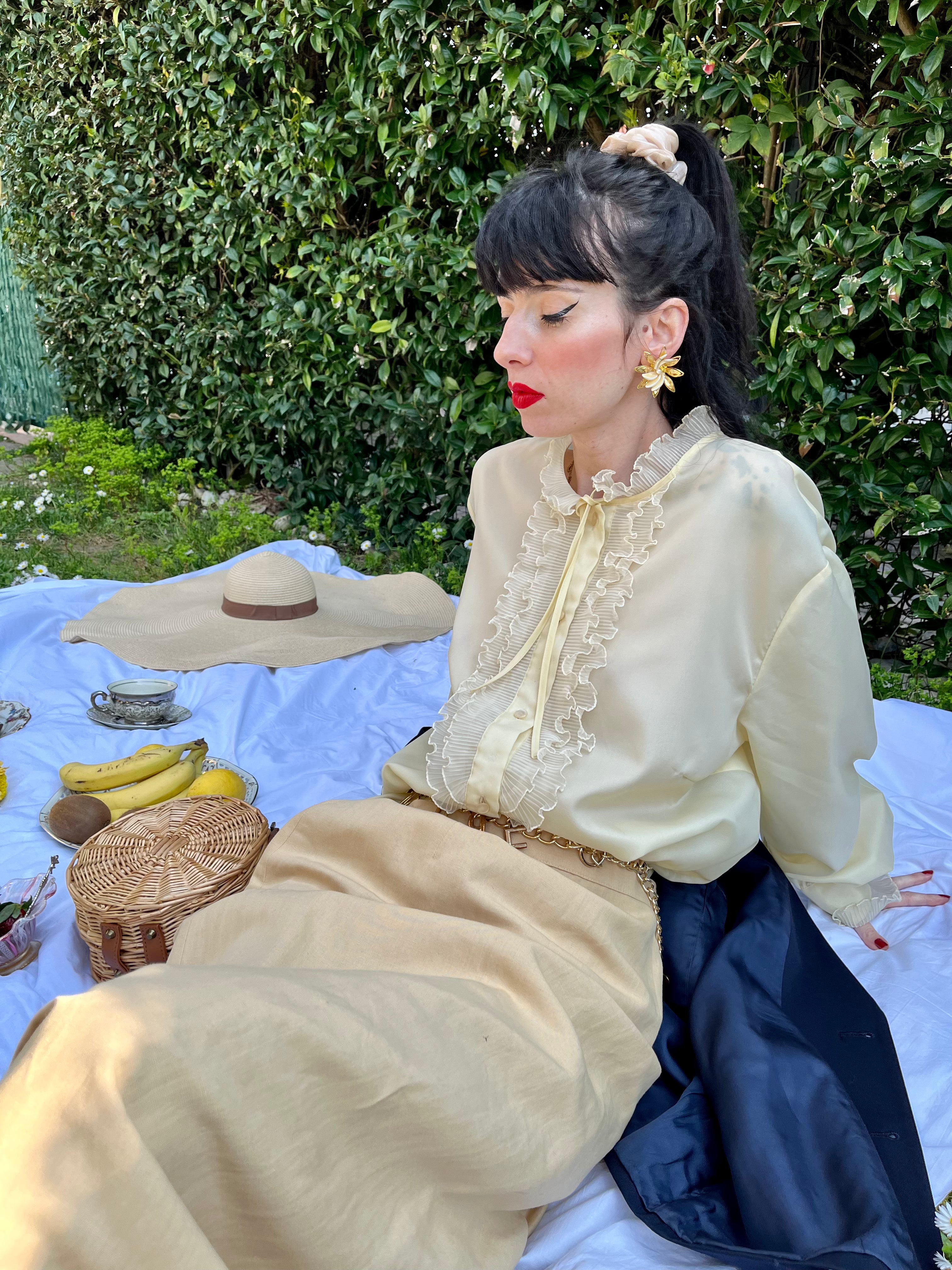 Camicia vittoriana a cascata monocromo pastello