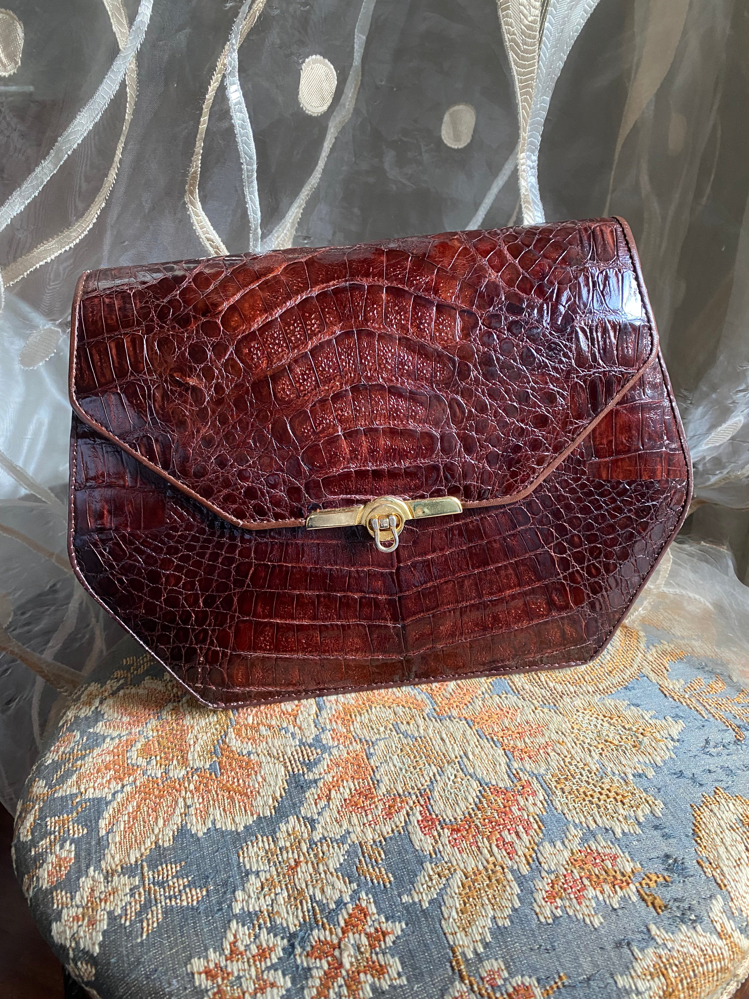 Pochette en crocodile losange