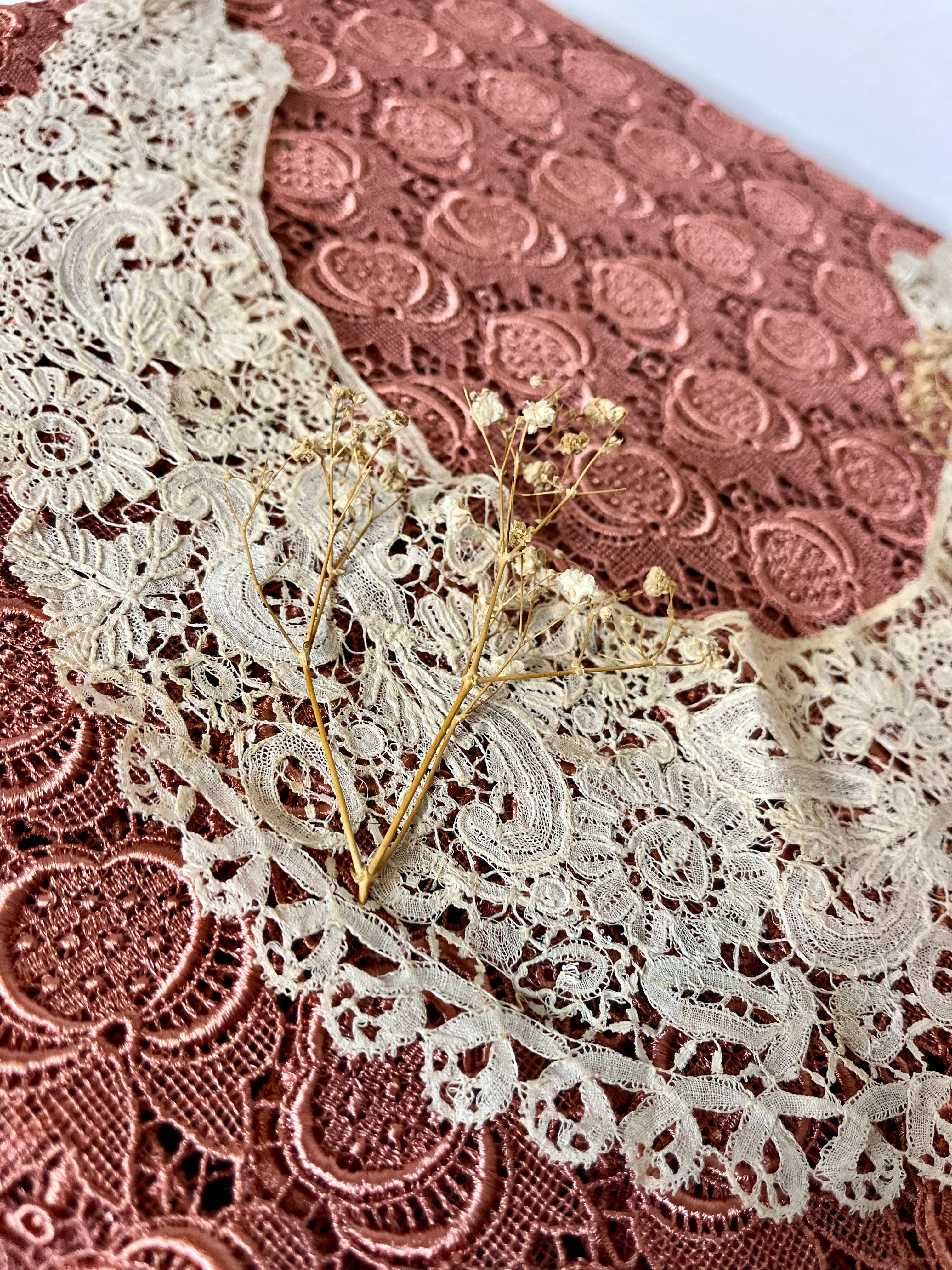 Colletto Peter Pan in pizzo macramè sabbia