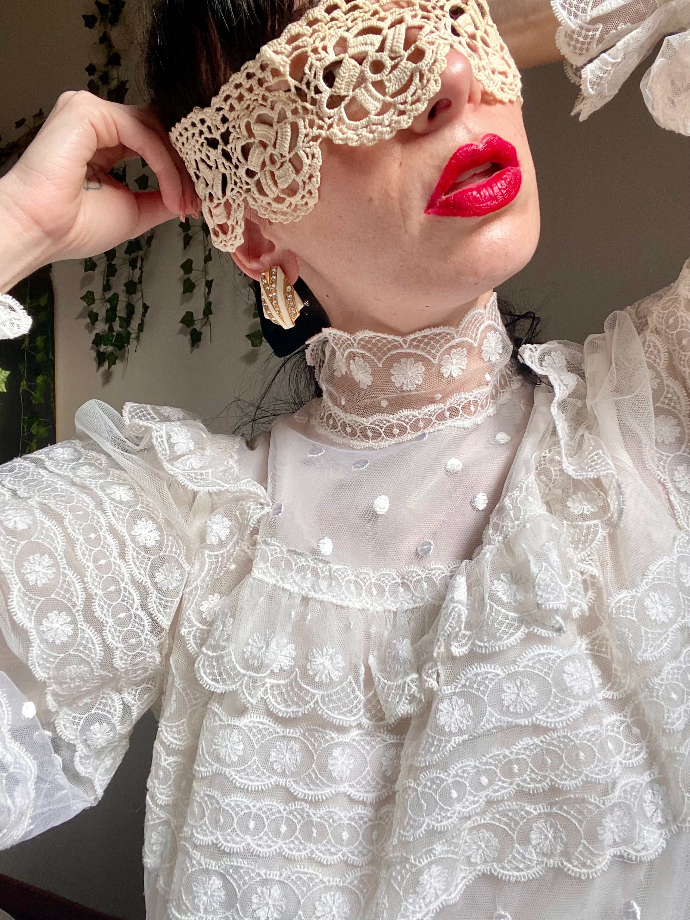 Boucles d'oreilles années 60 avec strass