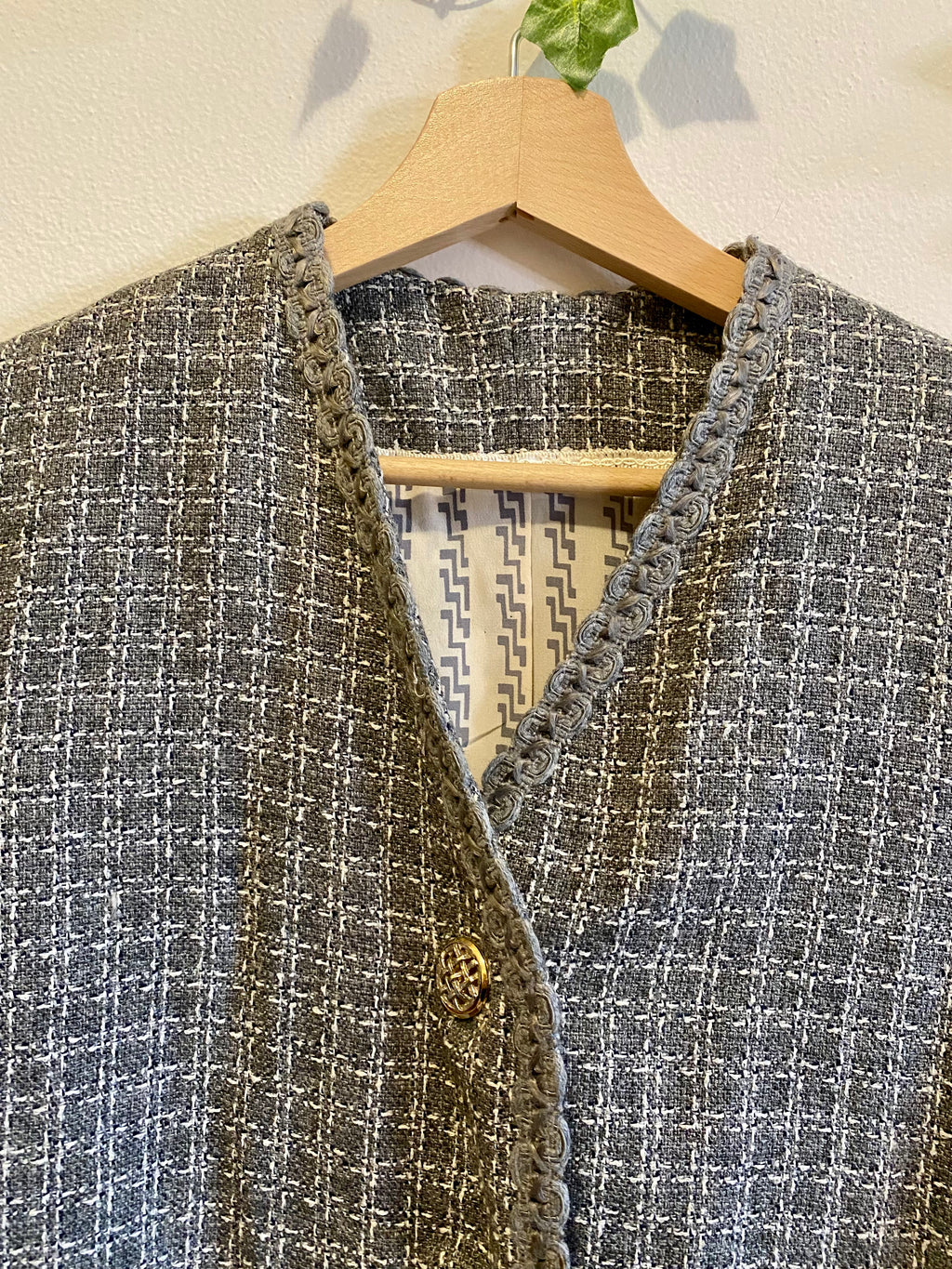 Refined collarless Vichy blazer