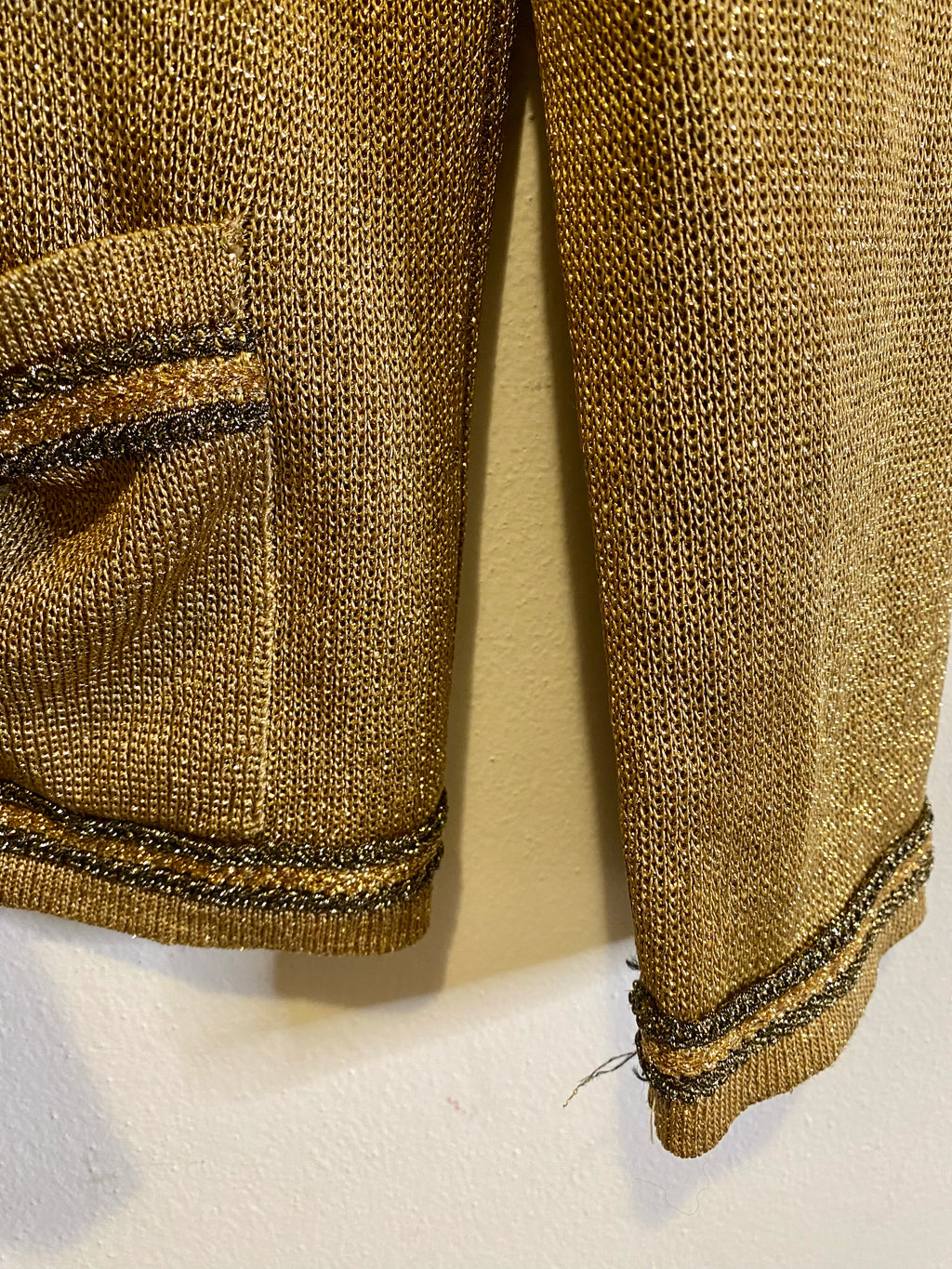 Cardigan à paillettes dorées