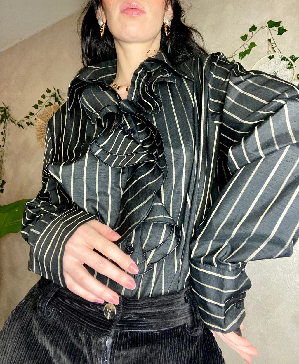 Chemise col jabot à fines rayures