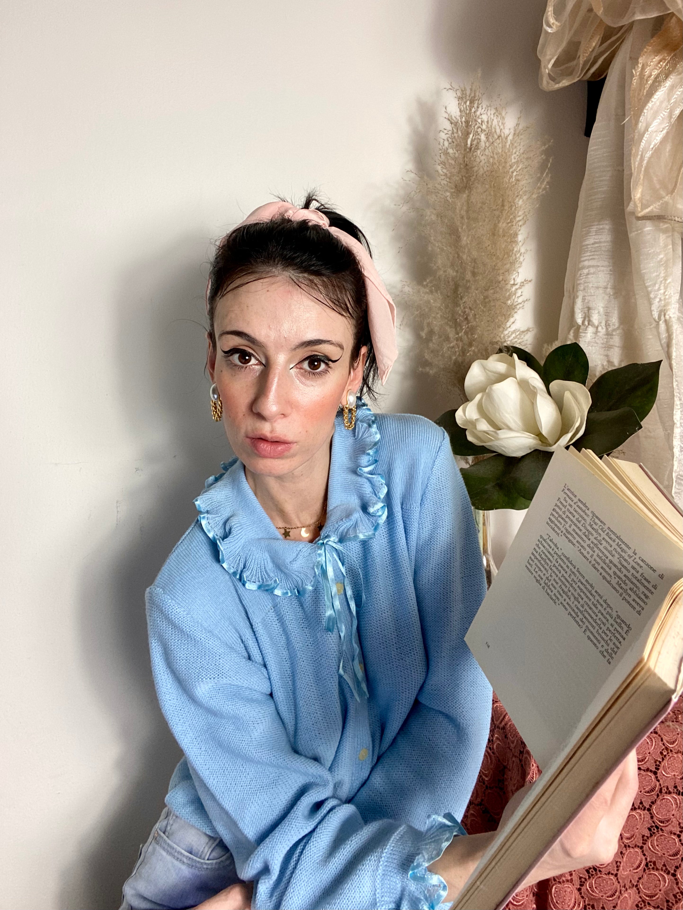 Cardigan pastello con colletto e polsini arricciati