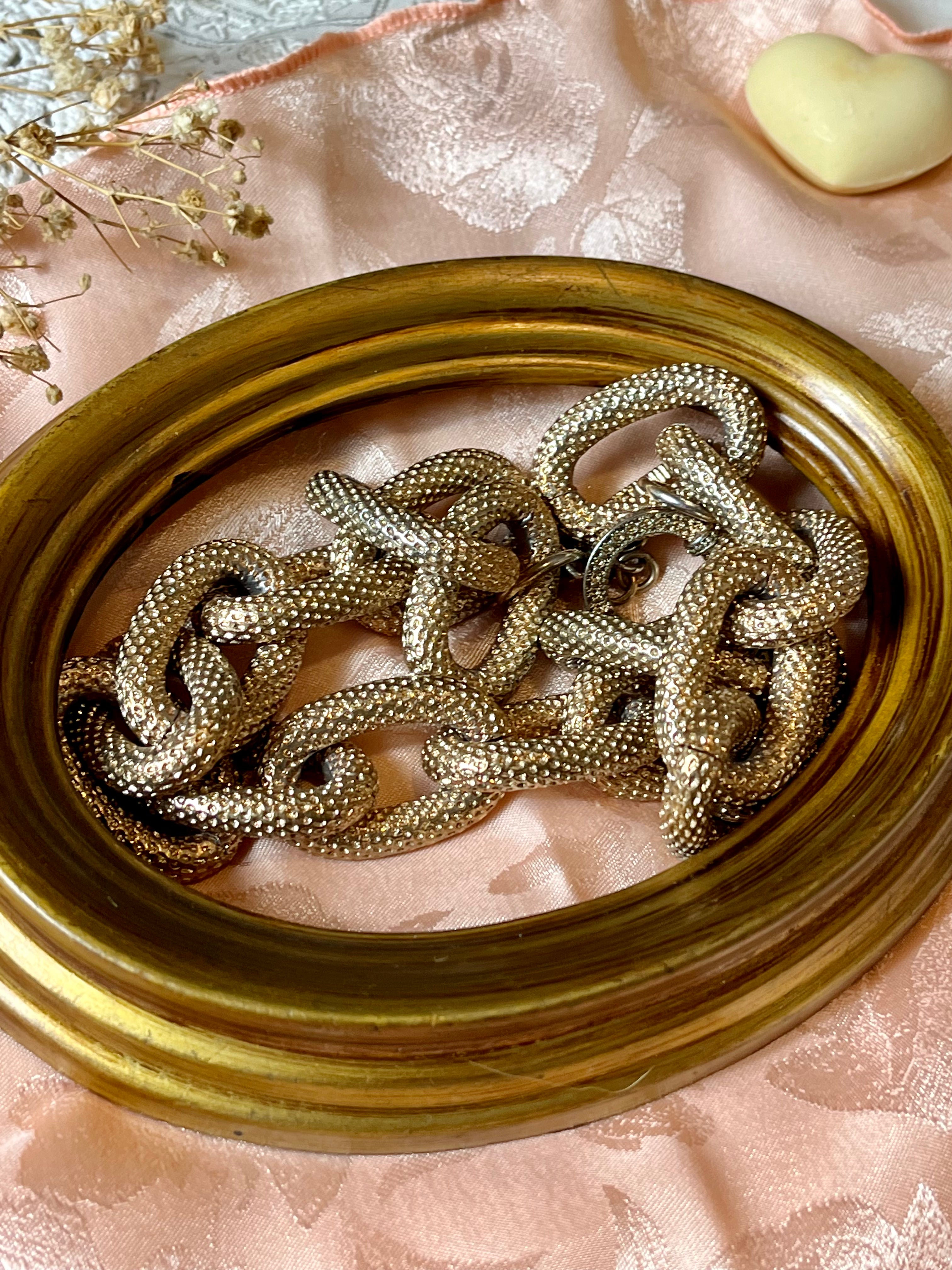 Collana dorata girocollo