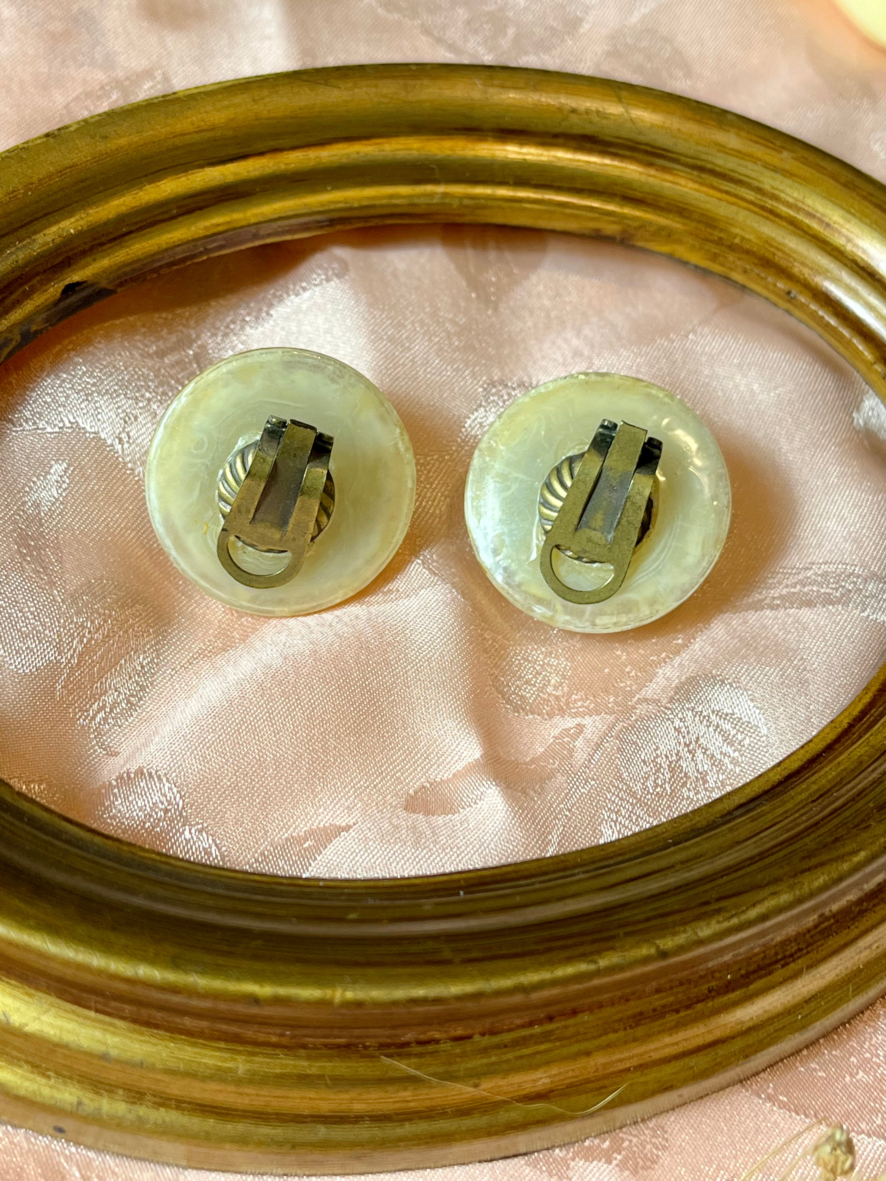 Orecchini in perla a bottone