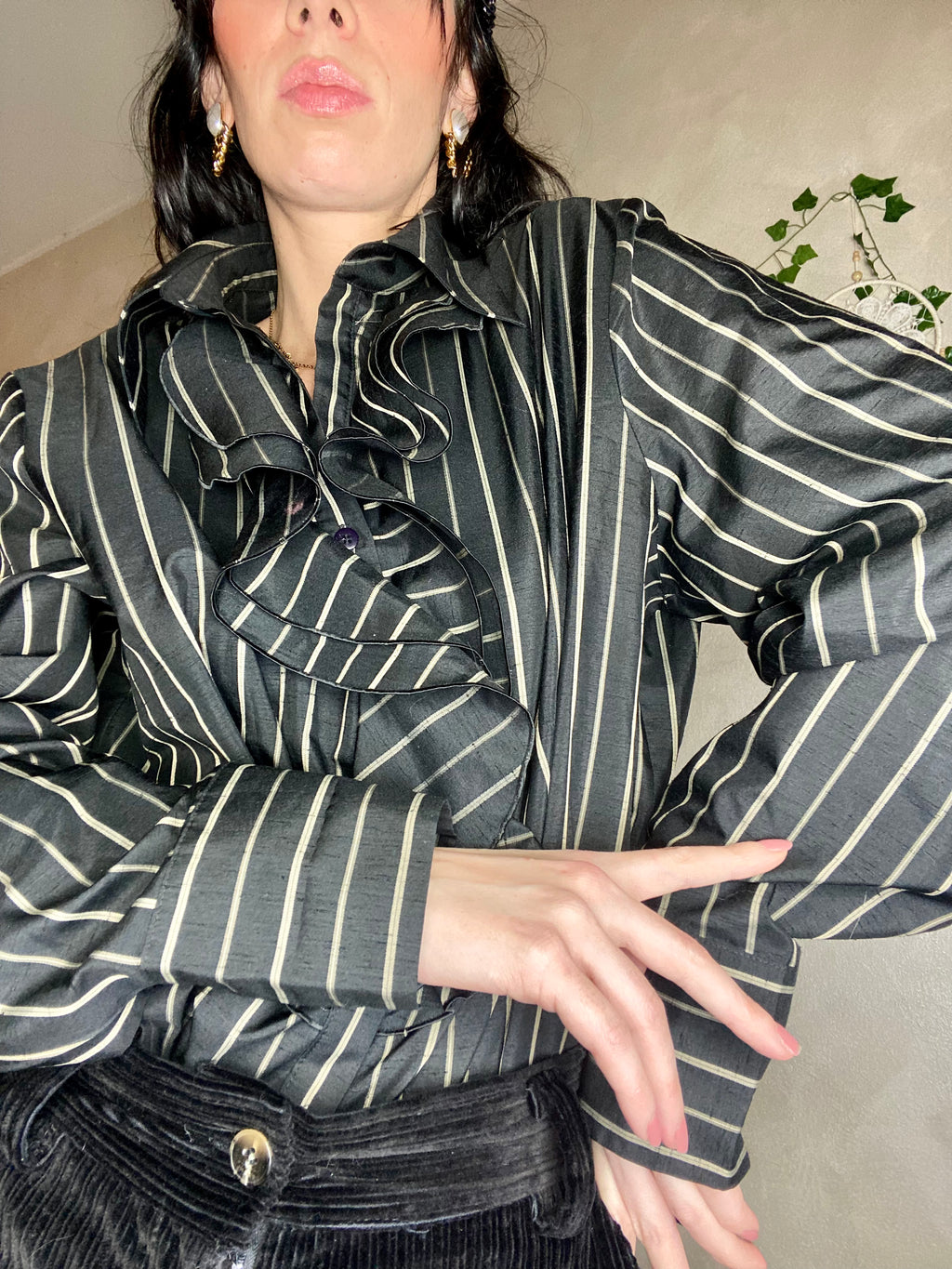 Chemise col jabot à fines rayures