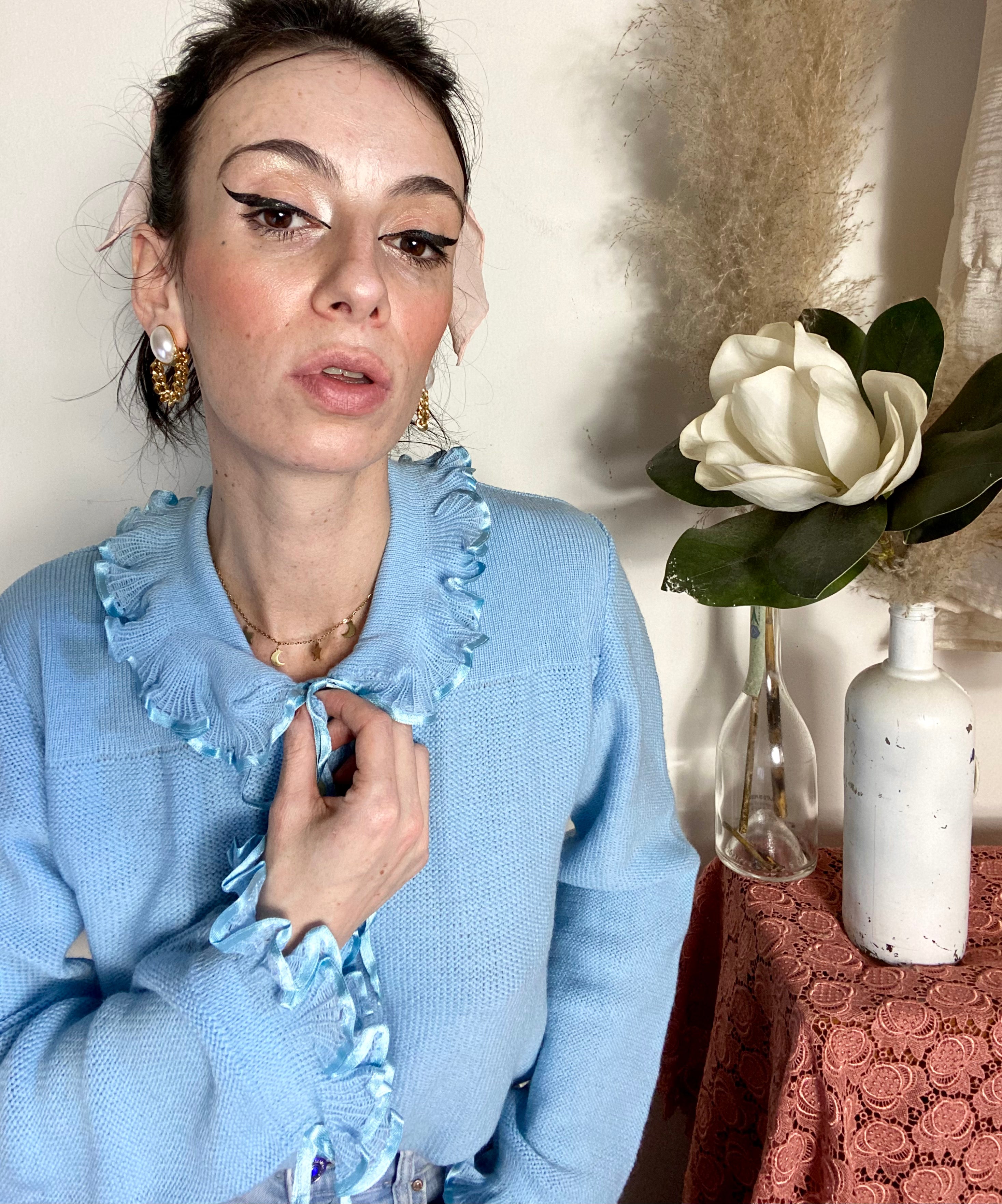 Cardigan pastello con colletto e polsini arricciati