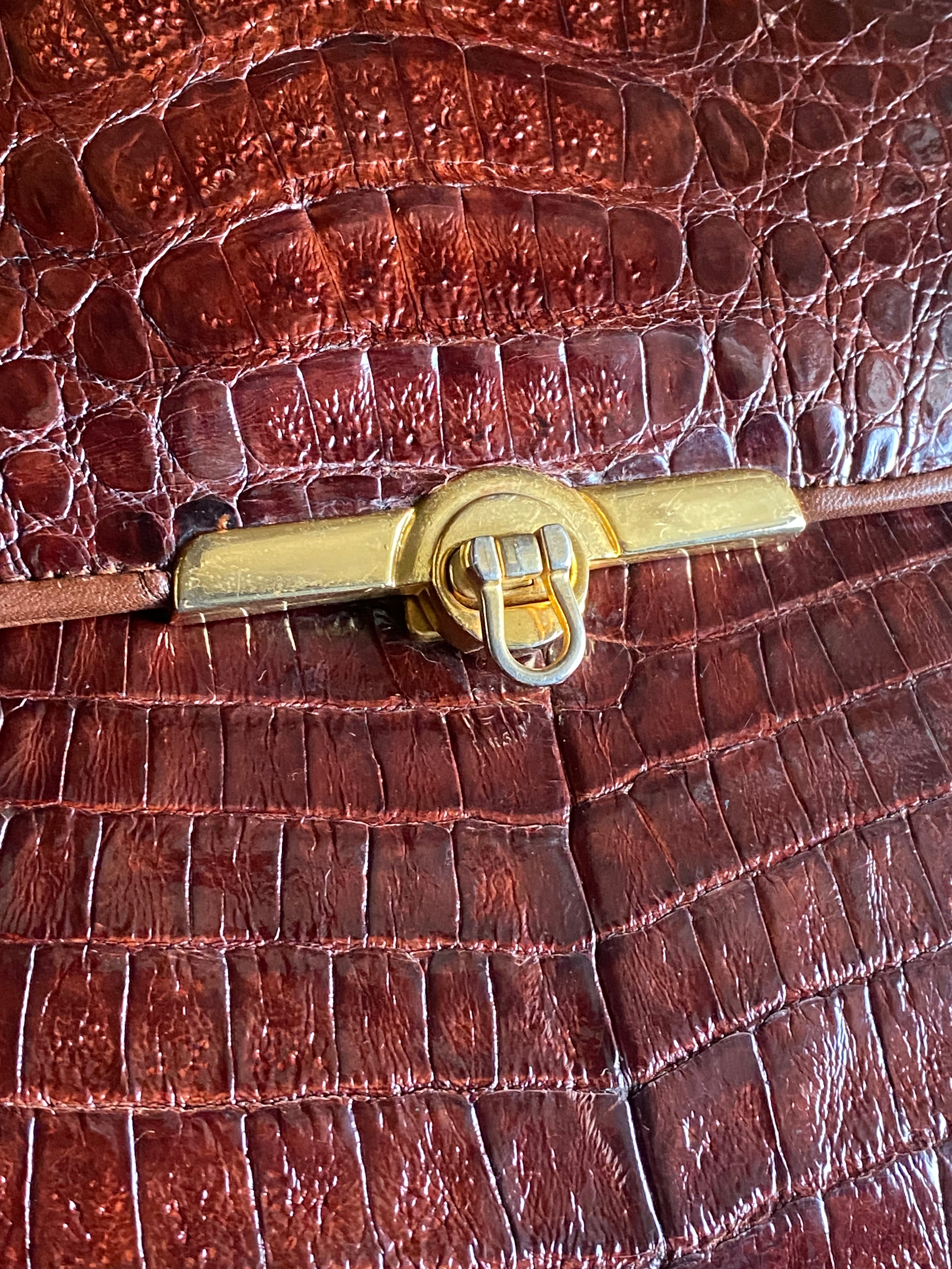 Pochette en crocodile losange