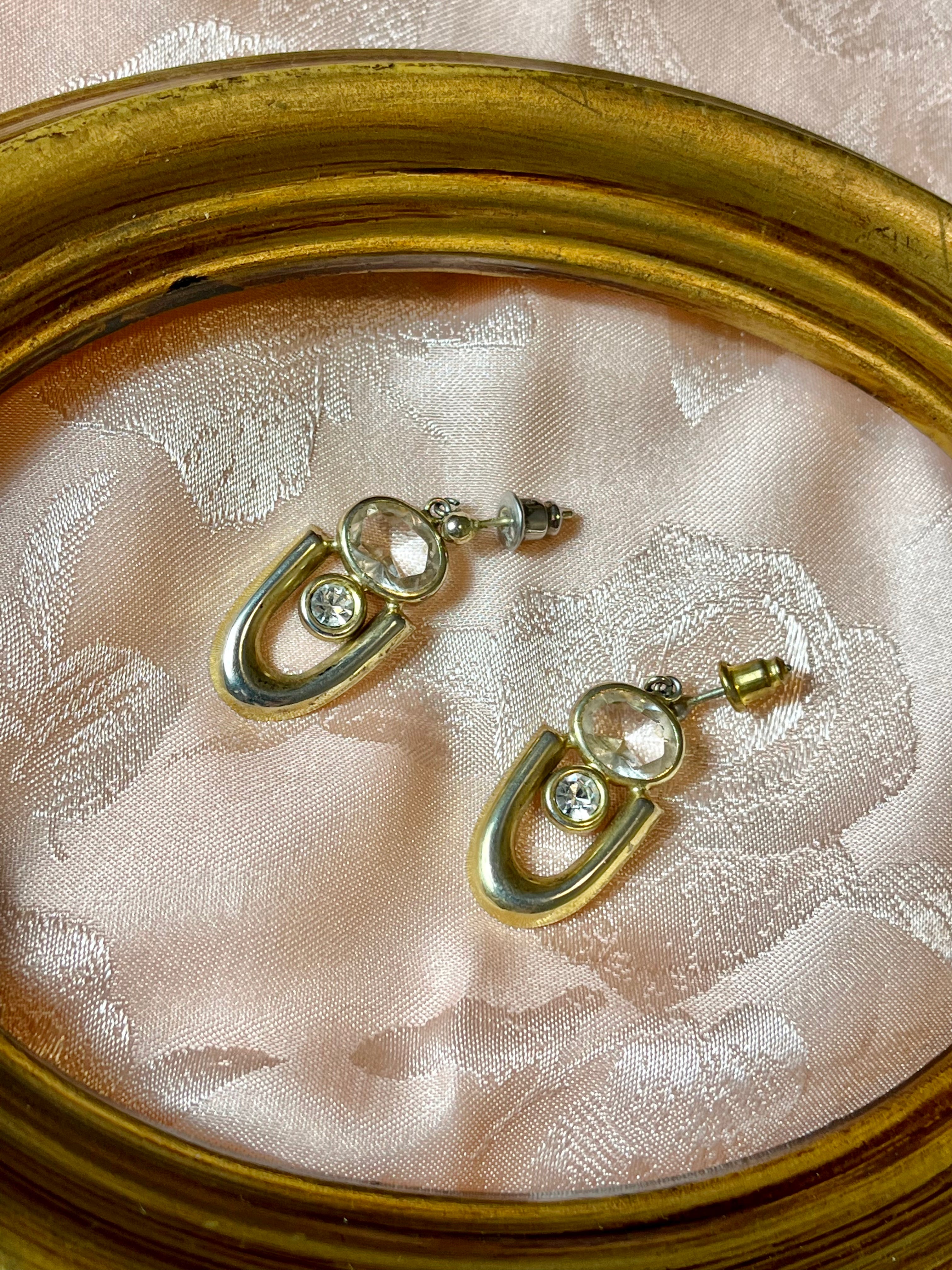 Boucles d'oreilles dorées avec pierre et diamant années 60