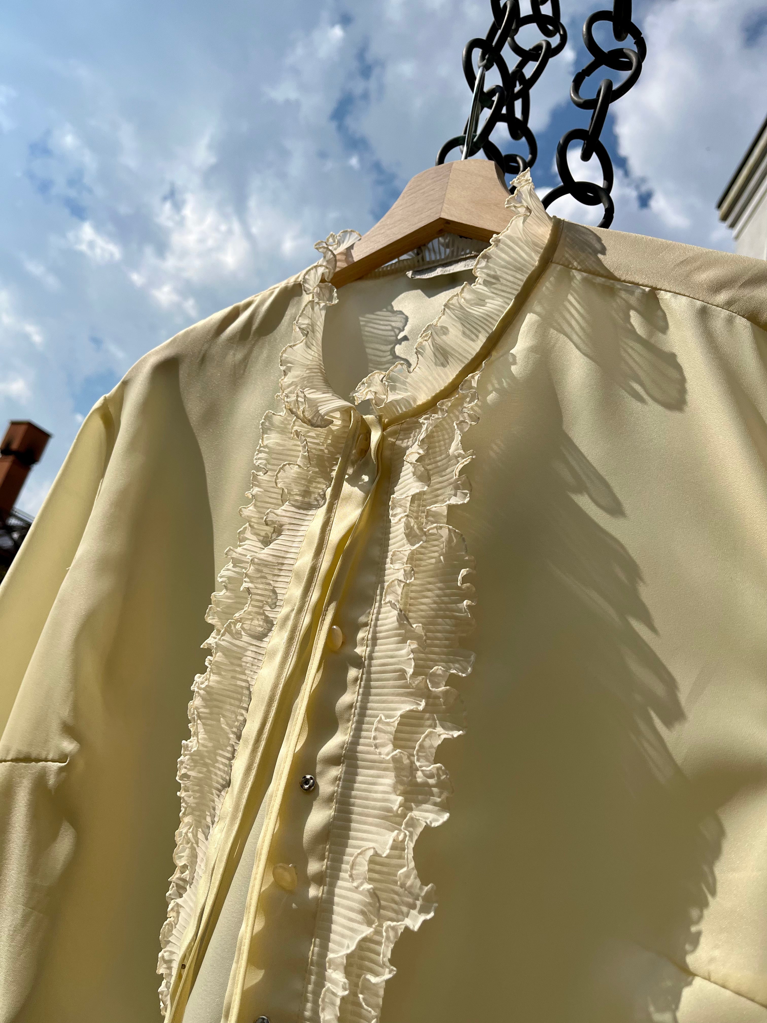 Camicia vittoriana a cascata monocromo pastello